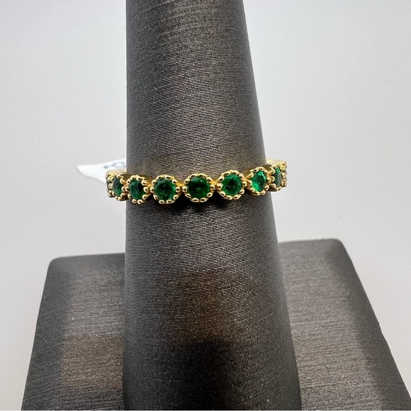 14k Yellow Gold Emerald Band Ring - Picture 3 of 8